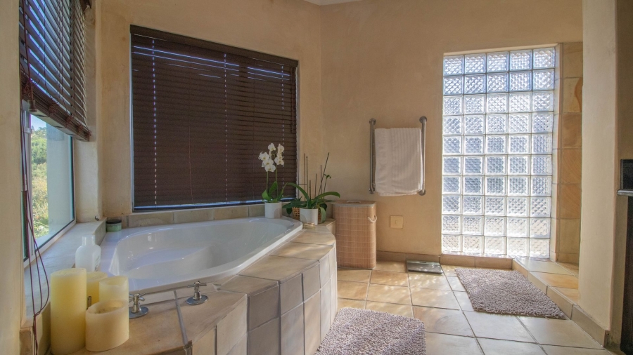 6 Bedroom Property for Sale in Beacon Bay Eastern Cape